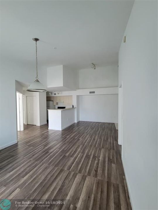 For Rent: $2,600 (3 beds, 2 baths, 1282 Square Feet)