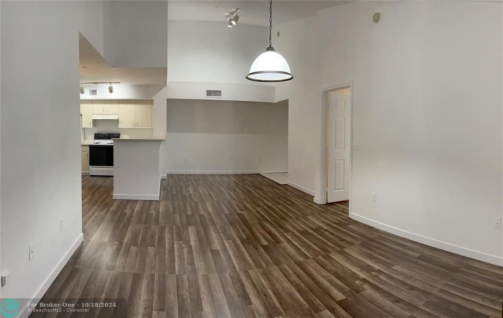 For Rent: $2,600 (3 beds, 2 baths, 1282 Square Feet)