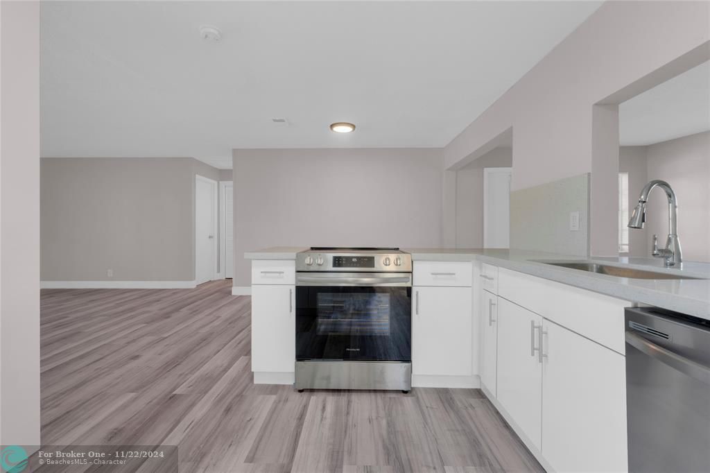 Active With Contract: $425,000 (3 beds, 2 baths, 1404 Square Feet)