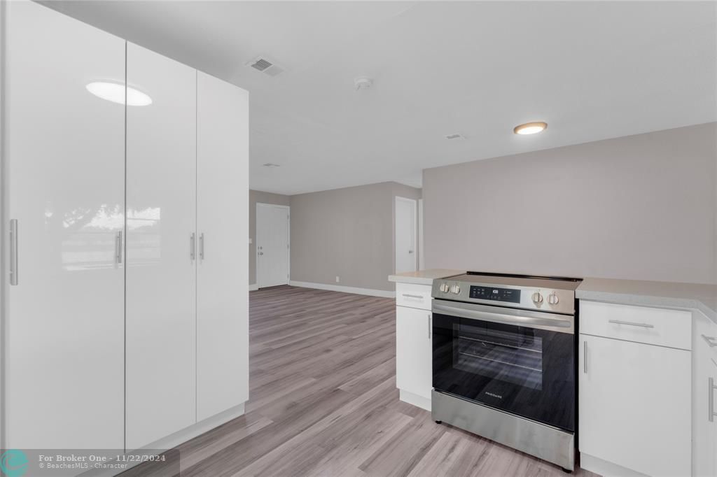 Active With Contract: $425,000 (3 beds, 2 baths, 1404 Square Feet)