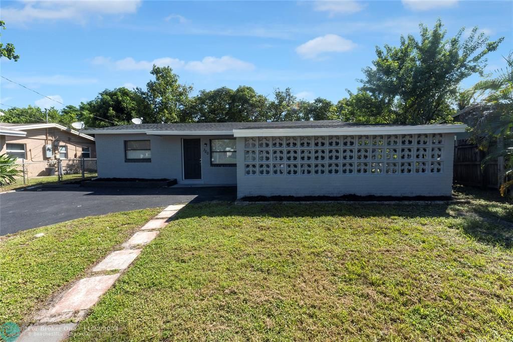 Active With Contract: $425,000 (3 beds, 2 baths, 1404 Square Feet)