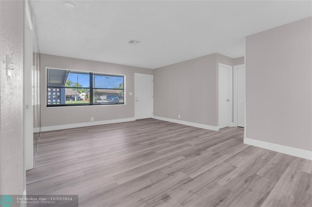 Active With Contract: $425,000 (3 beds, 2 baths, 1404 Square Feet)