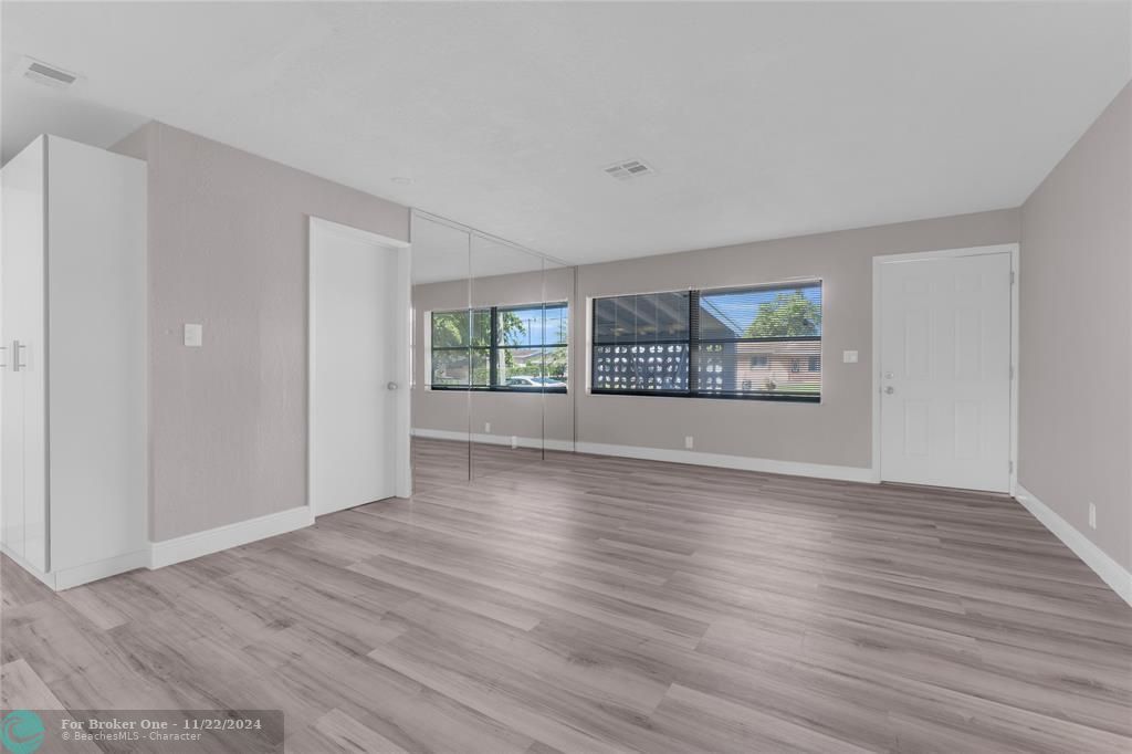 Active With Contract: $425,000 (3 beds, 2 baths, 1404 Square Feet)