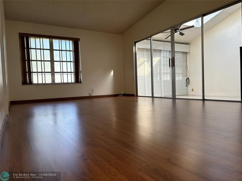 For Rent: $2,499 (2 beds, 2 baths, 1222 Square Feet)