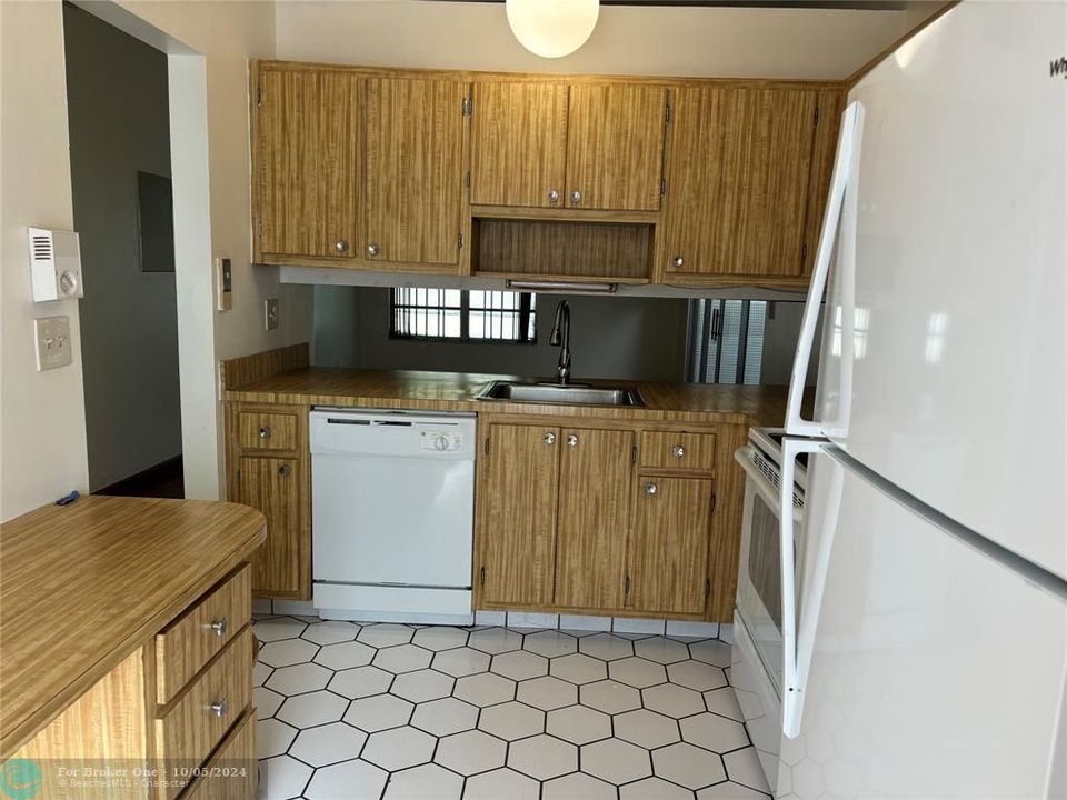 For Rent: $2,499 (2 beds, 2 baths, 1222 Square Feet)