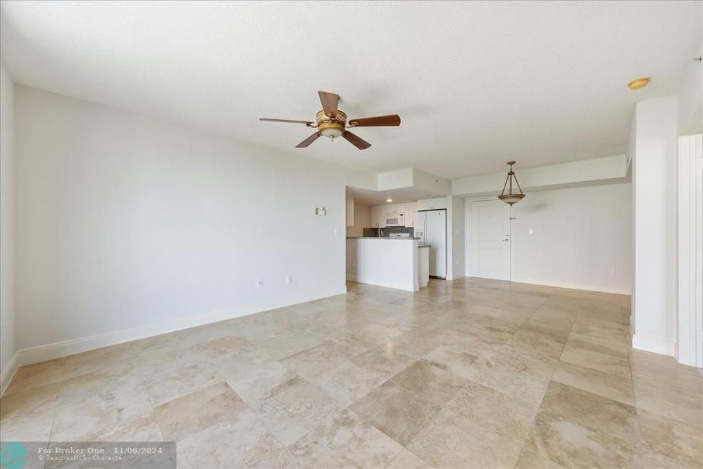 For Sale: $439,900 (2 beds, 2 baths, 1069 Square Feet)