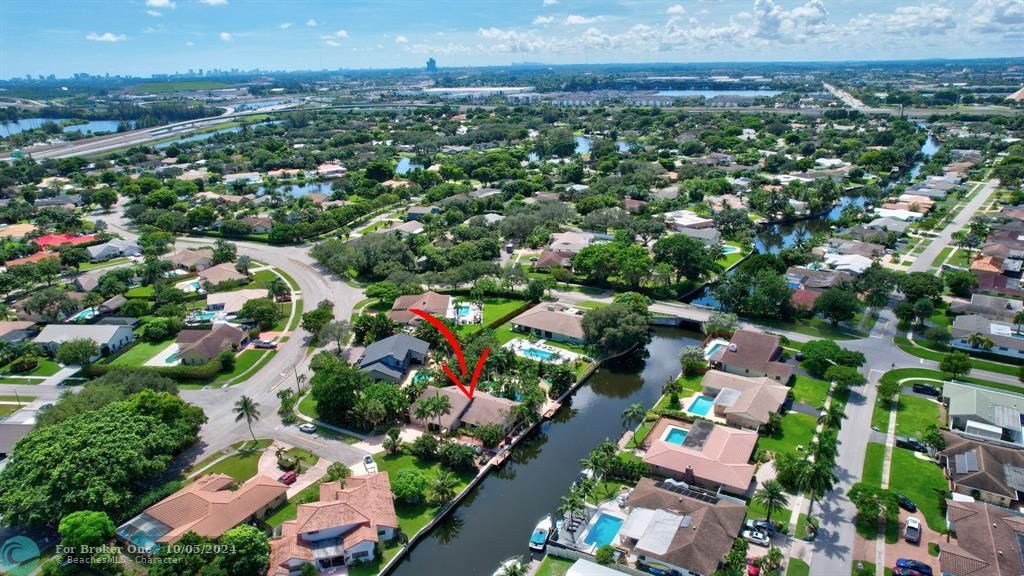 For Sale: $949,000 (4 beds, 2 baths, 2625 Square Feet)