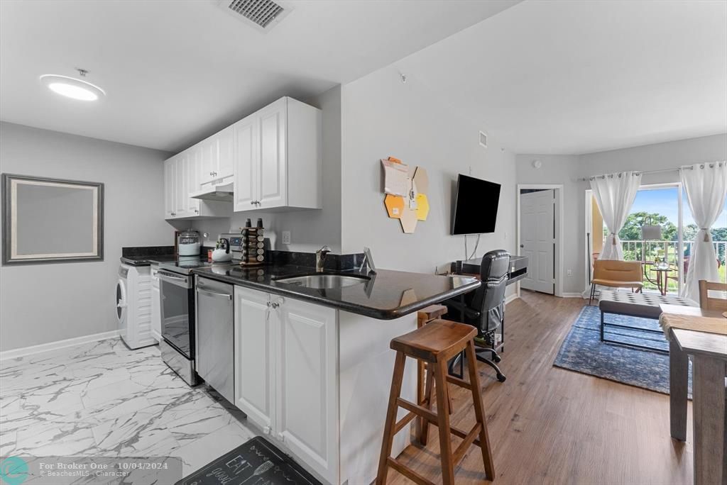 For Sale: $349,999 (2 beds, 2 baths, 1113 Square Feet)