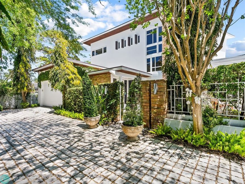 For Sale: $6,250,000 (4 beds, 3 baths, 4908 Square Feet)