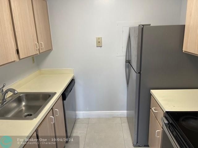 For Rent: $1,400 (1 beds, 1 baths, 540 Square Feet)