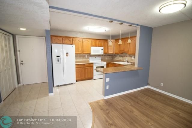 For Rent: $2,100 (2 beds, 2 baths, 1085 Square Feet)