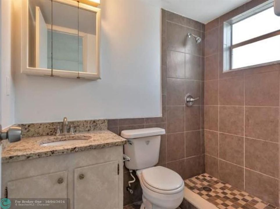 For Rent: $2,200 (2 beds, 2 baths, 760 Square Feet)