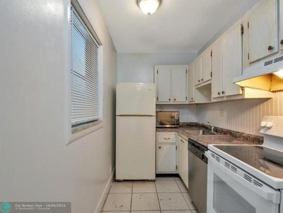 For Rent: $2,200 (2 beds, 2 baths, 760 Square Feet)