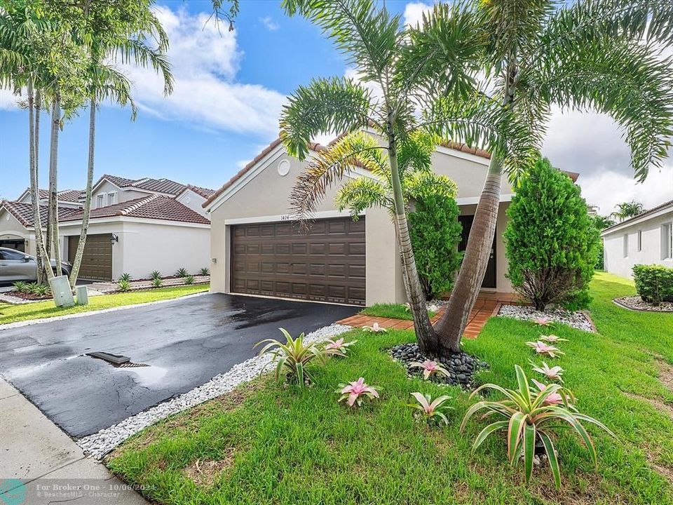 For Sale: $669,000 (3 beds, 2 baths, 1533 Square Feet)