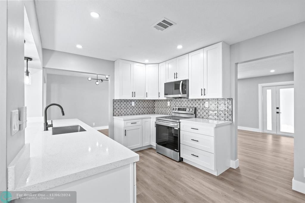 For Sale: $419,900 (2 beds, 2 baths, 1759 Square Feet)