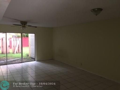 For Rent: $2,000 (2 beds, 1 baths, 1060 Square Feet)