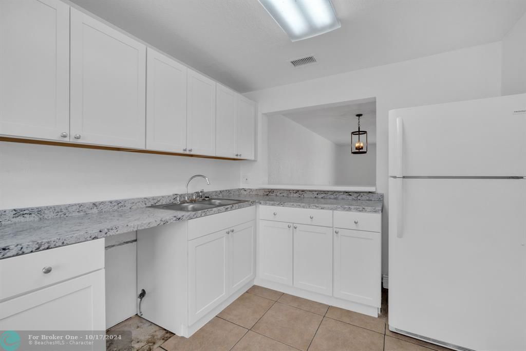 For Sale: $350,000 (3 beds, 2 baths, 1393 Square Feet)