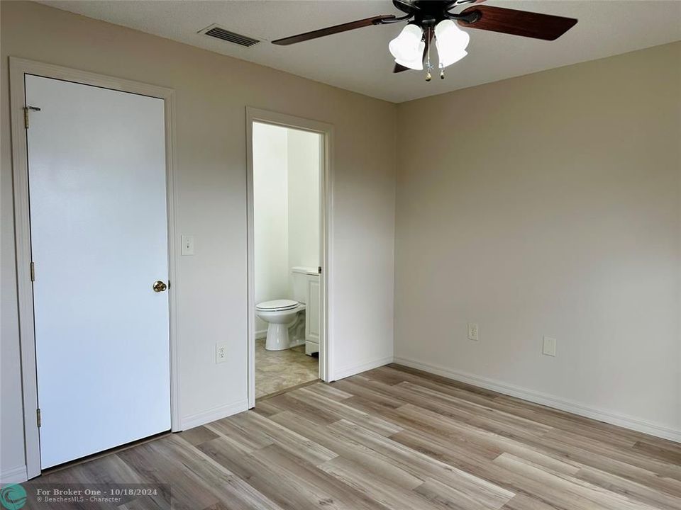 For Sale: $225,000 (3 beds, 1 baths, 948 Square Feet)