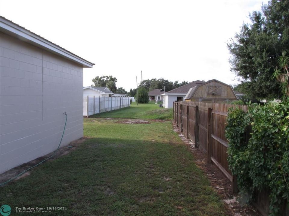 For Sale: $225,000 (3 beds, 1 baths, 948 Square Feet)