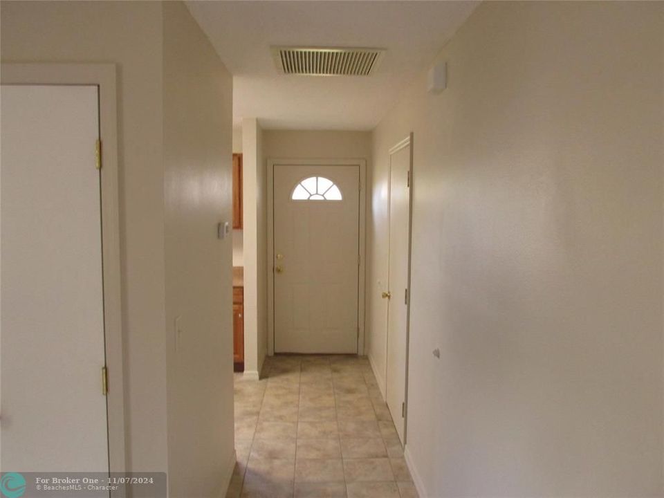 For Sale: $225,000 (3 beds, 1 baths, 948 Square Feet)