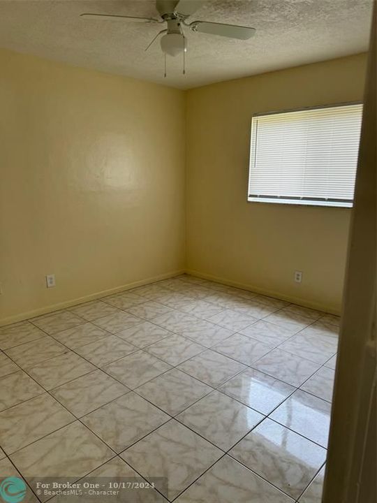 En Venta: $3,000 (3 camas, 2 baños, 1600 Pies cuadrados)