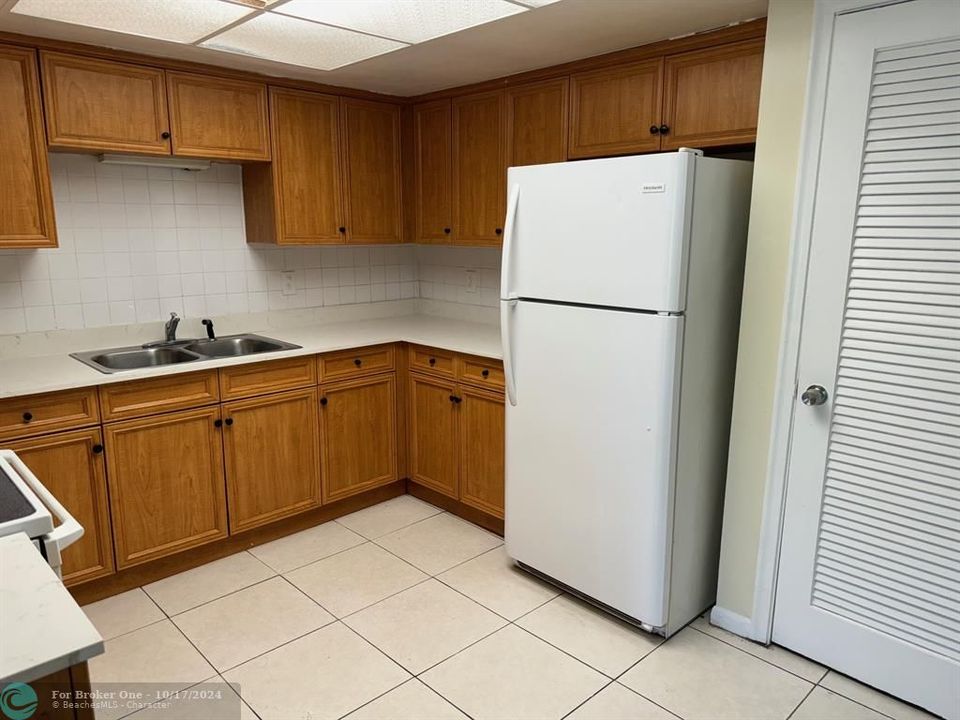 For Sale: $3,000 (3 beds, 2 baths, 1600 Square Feet)