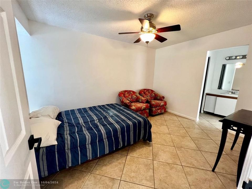 For Rent: $2,700 (2 beds, 2 baths, 1037 Square Feet)