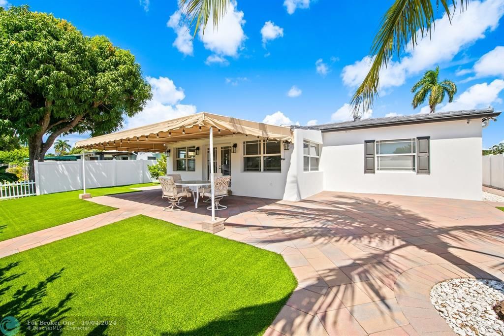 For Sale: $1,250,000 (3 beds, 2 baths, 1296 Square Feet)