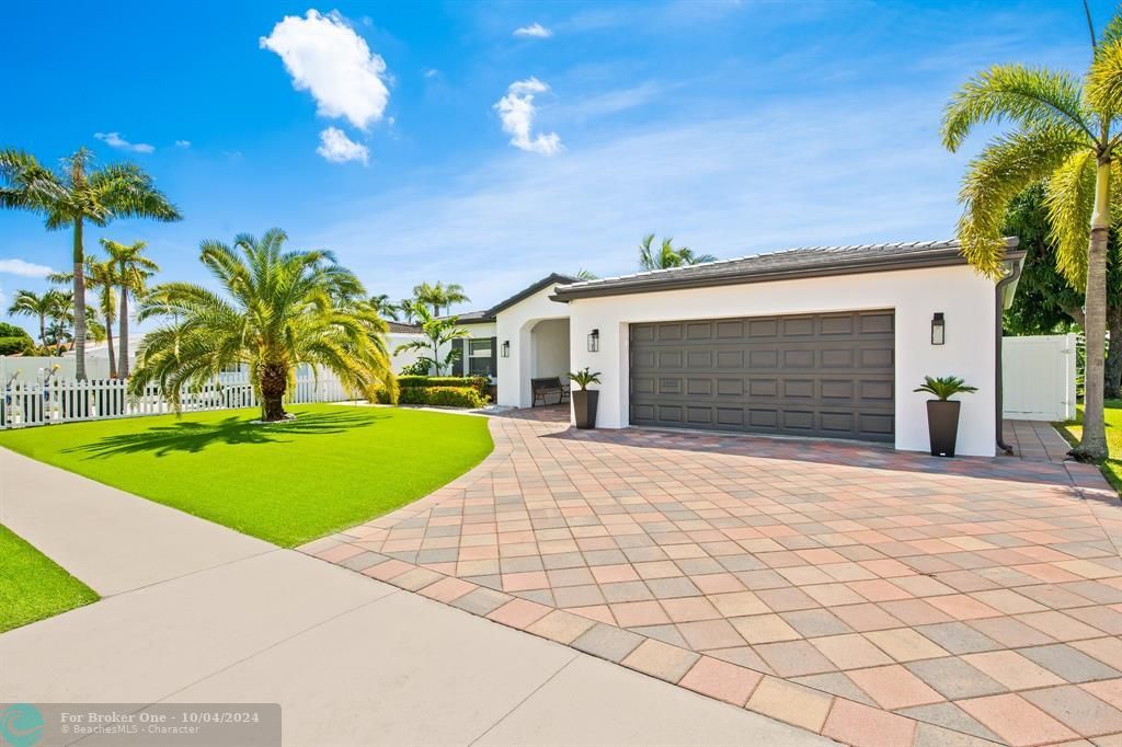 For Sale: $1,250,000 (3 beds, 2 baths, 1296 Square Feet)