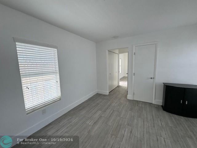 For Sale: $1,900 (1 beds, 1 baths, 400 Square Feet)