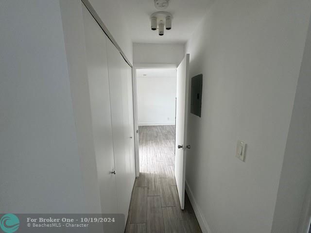 For Sale: $1,900 (1 beds, 1 baths, 400 Square Feet)