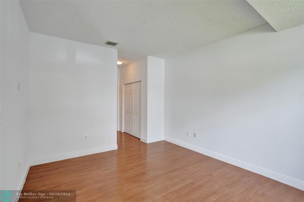 For Rent: $2,925 (3 beds, 2 baths, 1210 Square Feet)