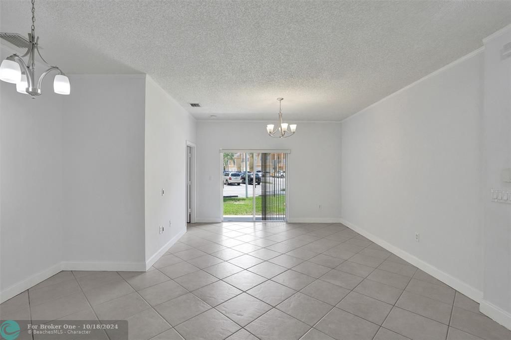 For Rent: $2,925 (3 beds, 2 baths, 1210 Square Feet)