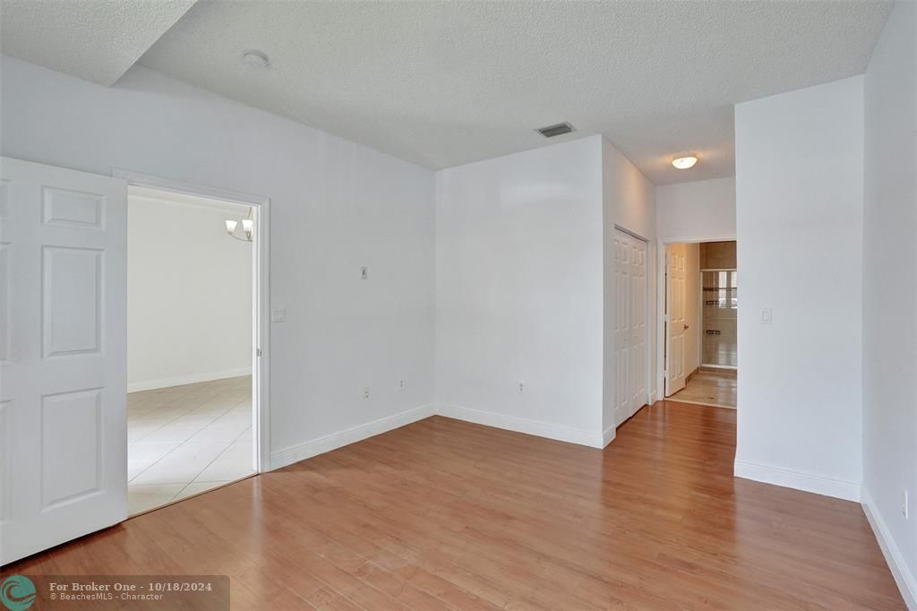 For Rent: $2,925 (3 beds, 2 baths, 1210 Square Feet)