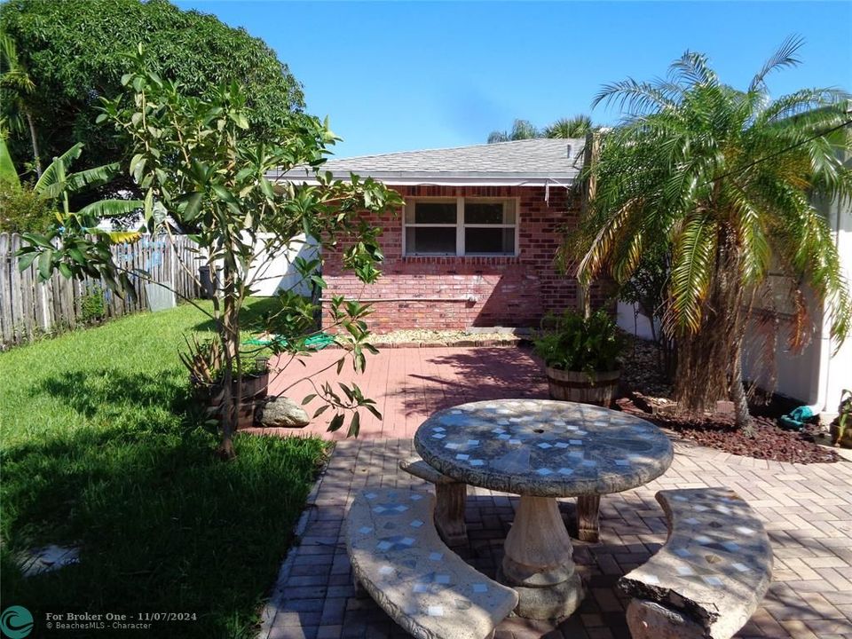 For Sale: $2,750 (2 beds, 2 baths, 2360 Square Feet)