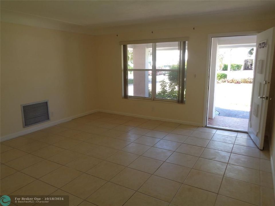 For Sale: $2,750 (2 beds, 2 baths, 2360 Square Feet)