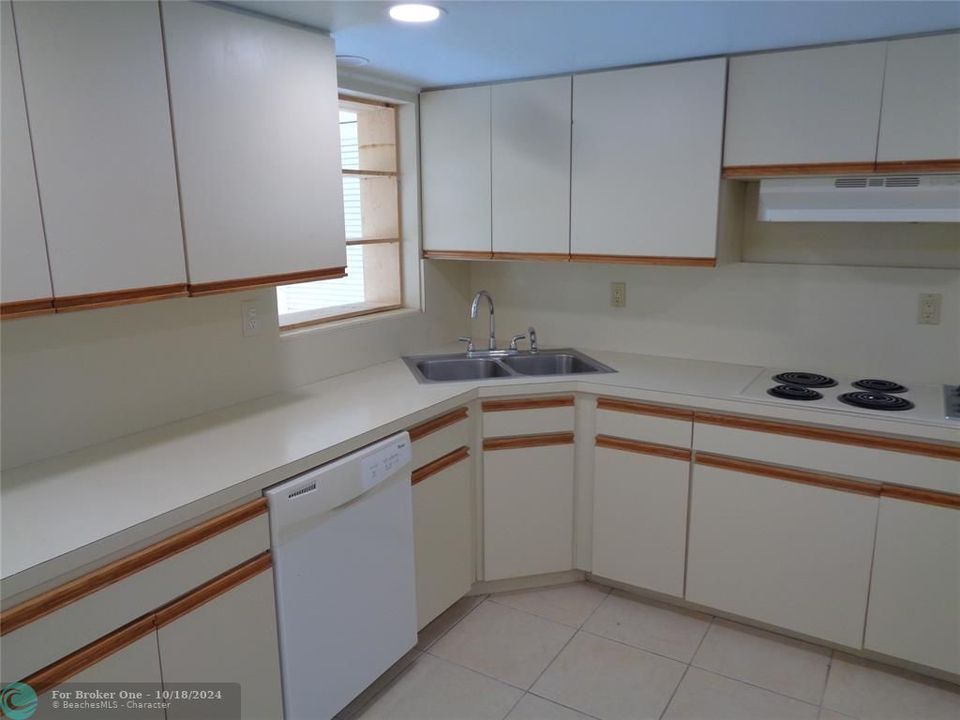 En Venta: $2,750 (2 camas, 2 baños, 2360 Pies cuadrados)