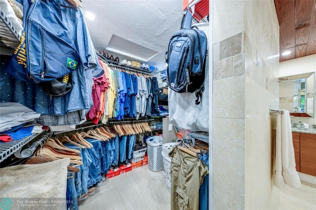 En Renta: $14,950 (4 camas, 3 baños, 2380 Pies cuadrados)