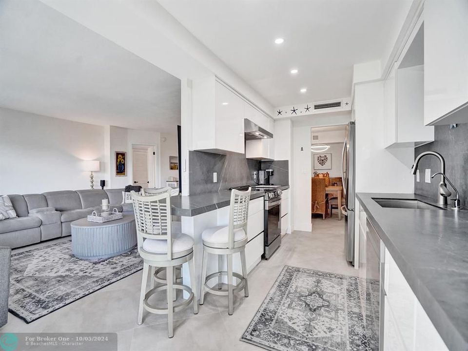 For Sale: $899,900 (2 beds, 2 baths, 1662 Square Feet)