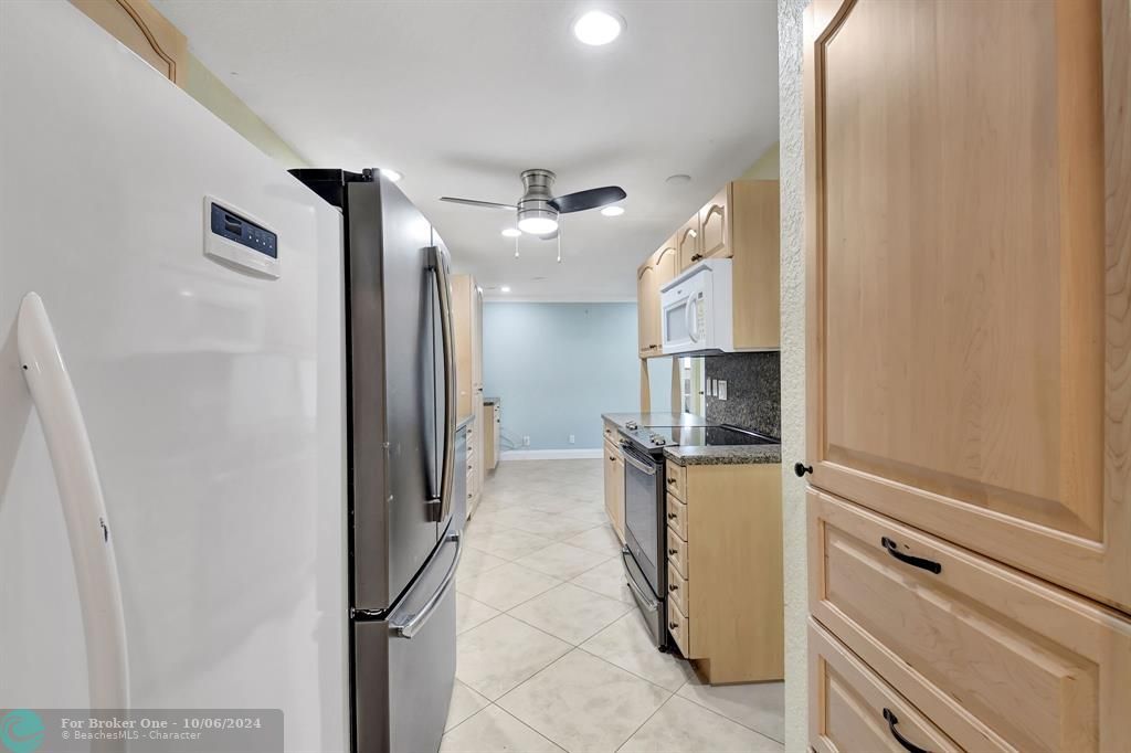 For Sale: $425,000 (2 beds, 2 baths, 1338 Square Feet)