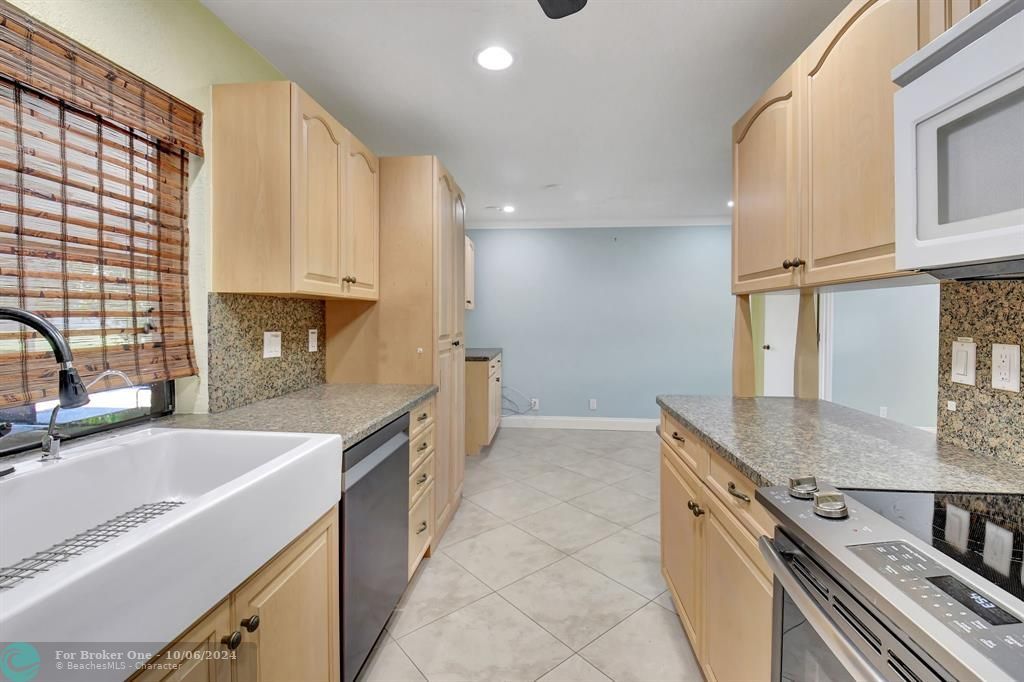 For Sale: $425,000 (2 beds, 2 baths, 1338 Square Feet)