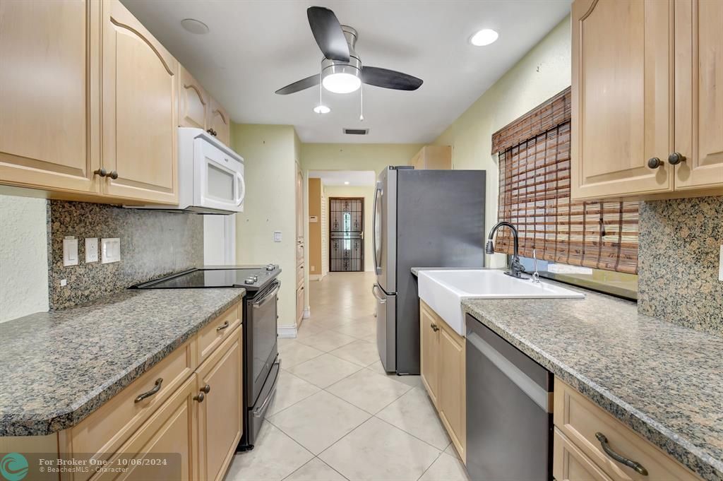 For Sale: $425,000 (2 beds, 2 baths, 1338 Square Feet)