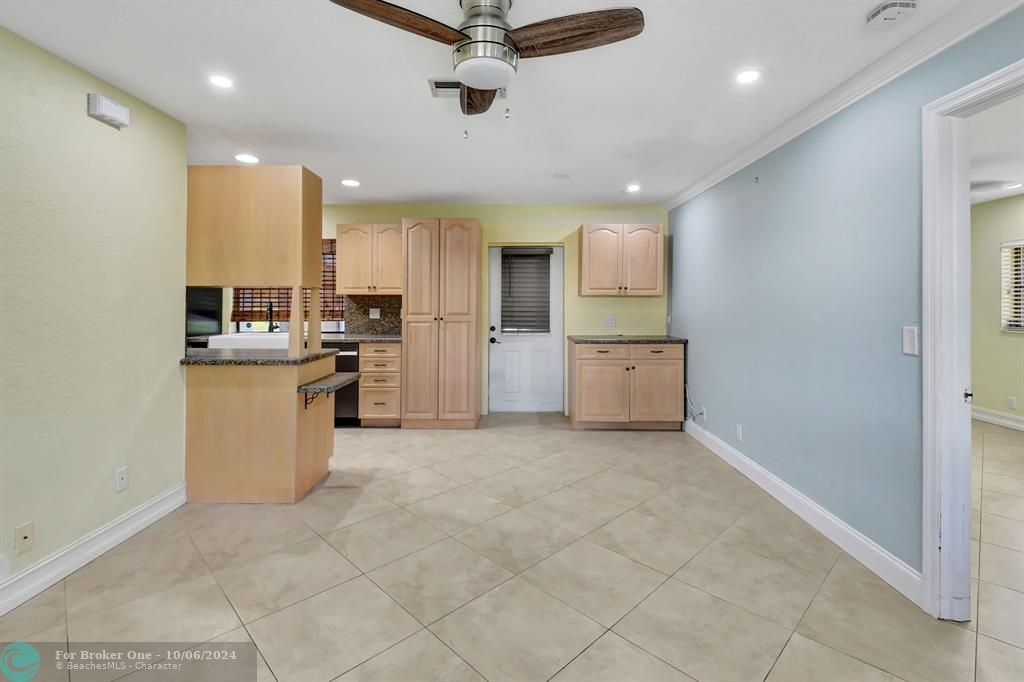 For Sale: $425,000 (2 beds, 2 baths, 1338 Square Feet)