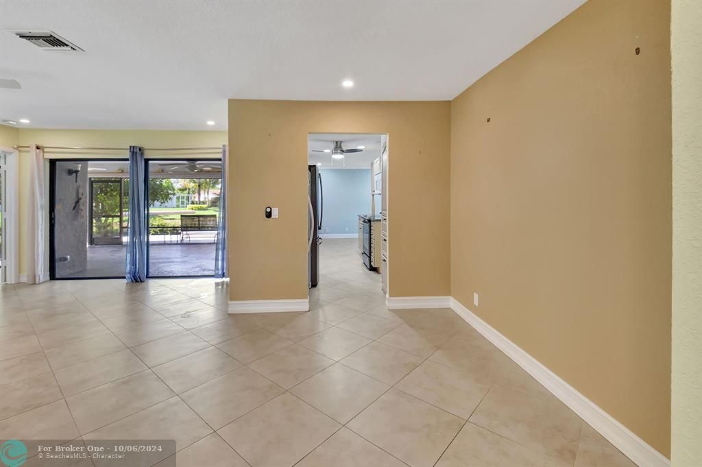 For Sale: $425,000 (2 beds, 2 baths, 1338 Square Feet)