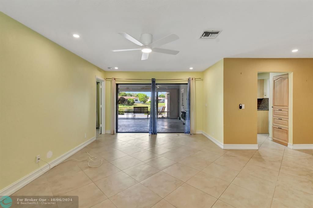 For Sale: $425,000 (2 beds, 2 baths, 1338 Square Feet)