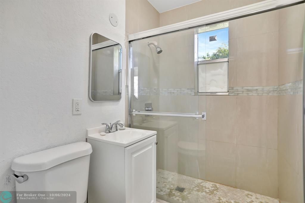 For Sale: $369,000 (3 beds, 1 baths, 817 Square Feet)