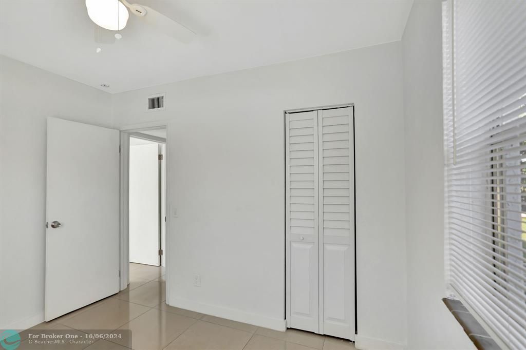 For Sale: $369,000 (3 beds, 1 baths, 817 Square Feet)