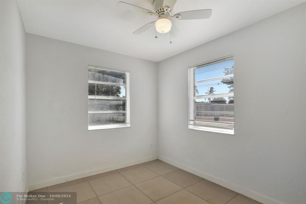 For Sale: $369,000 (3 beds, 1 baths, 817 Square Feet)