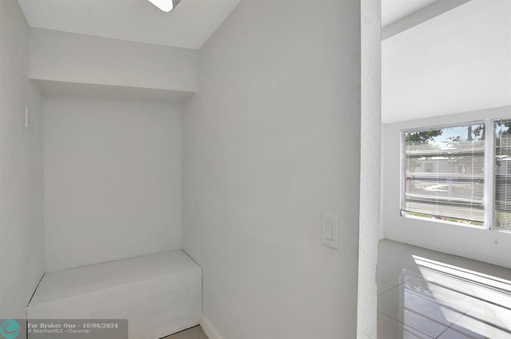 For Sale: $369,000 (3 beds, 1 baths, 817 Square Feet)