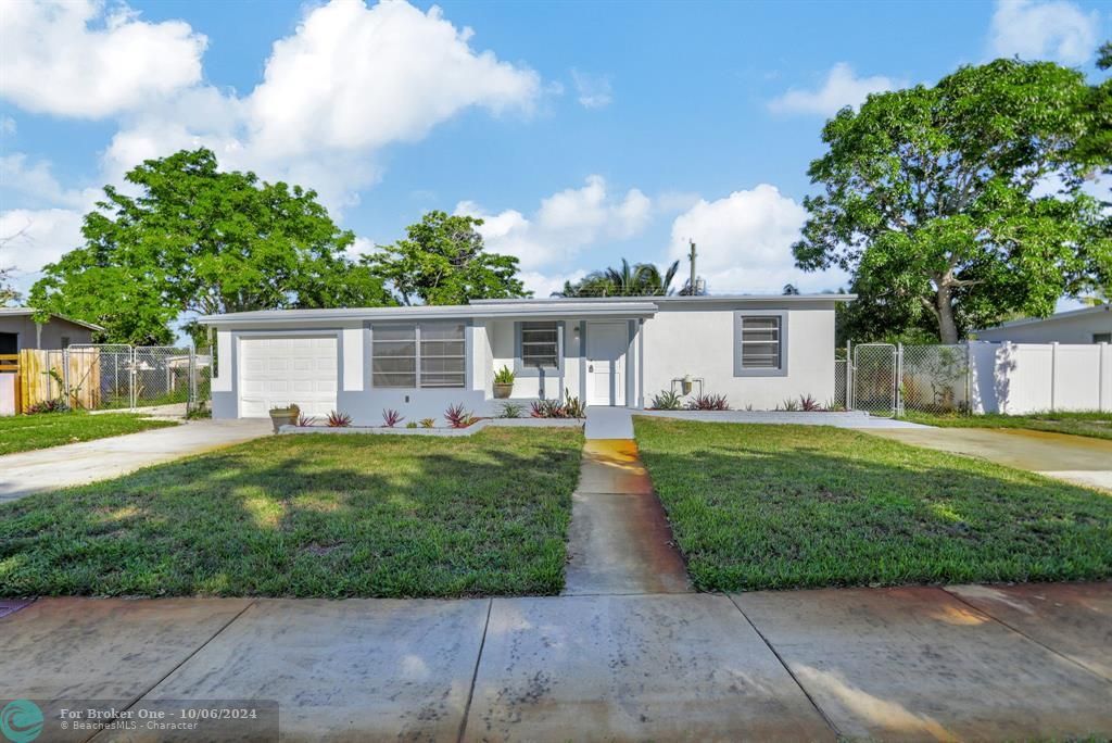 For Sale: $369,000 (3 beds, 1 baths, 817 Square Feet)